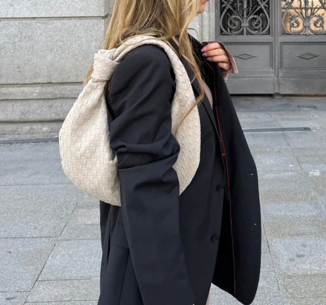 Schultertasche aus geknotetem Wildleder